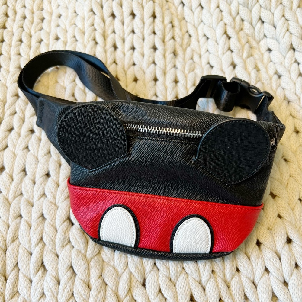 🔥SOLD🔥 Loungefly Disney Mickey Mouse fanny pack